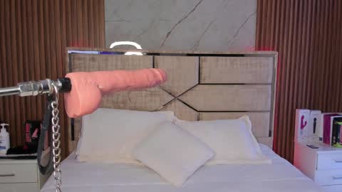 Emily Hendrix online show from 12/21/24, 08:18