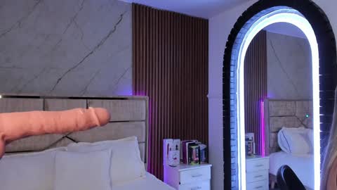 Emily Hendrix online show from 12/27/24, 07:46