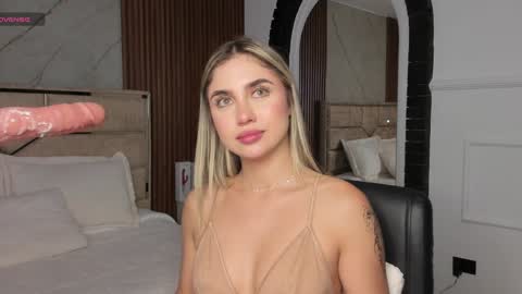 Emily Hendrix online show from 01/15/25, 10:57