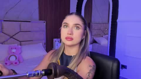 Emily Hendrix online show from 02/12/25, 09:01