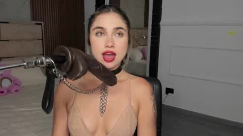 Emily Hendrix online show from 02/19/25, 12:03