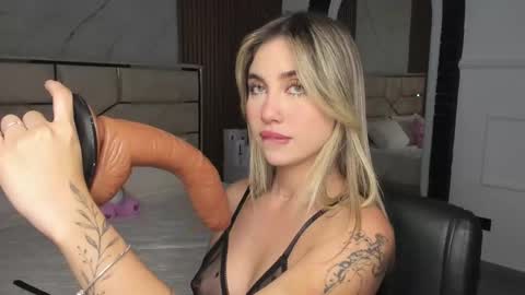 Emily Hendrix online show from 02/24/25, 06:47