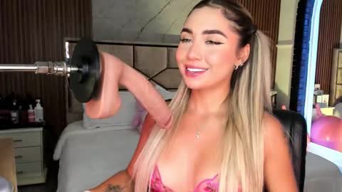 Emily Hendrix online show from 09/22/25, 08:33