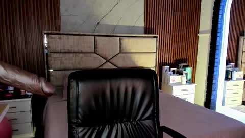 Emily Hendrix online show from 10/09/25, 08:07