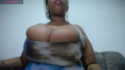 Snapshot of emilyhines__ chatting on 07/12/26, 08:11 Emilyhines online show from 07/12/26, 08:11