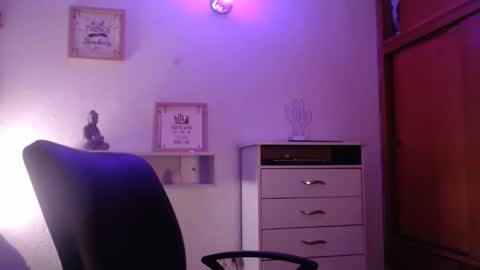 Emily Jang online show from 02/24/25, 06:38