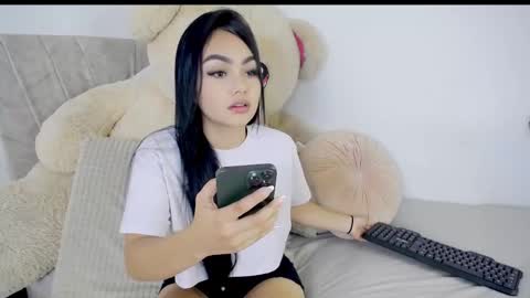 Snapshot of emilylittle___ chatting on 10/28/25, 07:38 EMI online show from 10/28/25, 07:38