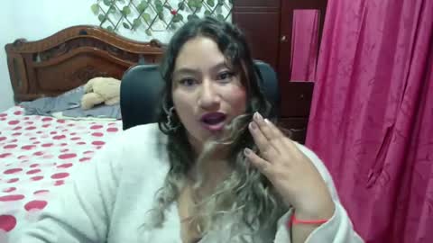 Snapshot of emilylove14 chatting on 01/04/25, 03:18 Emily Cortez online show from 01/04/25, 03:18