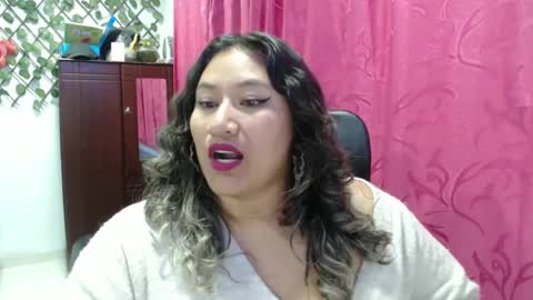 Snapshot of emilylove14 chatting on 02/19/25, 02:01 Emily Cortez online show from 02/19/25, 02:01