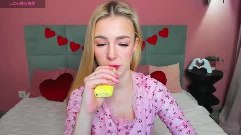 Snapshot of emilymagnificent chatting on 02/22/26, 01:40 emilymagnificent online show from 02/22/26, 01:40