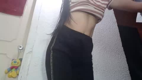 Snapshot of emilymonroe20 chatting on 11/13/25, 04:06 Nickole online show from 11/13/25, 04:06