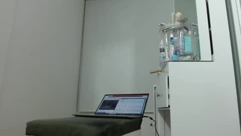 emily monrro online show from 02/02/25, 02:06