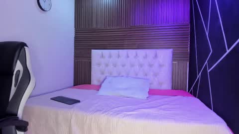 emilymora1_ online show from 05/20/26, 04:51