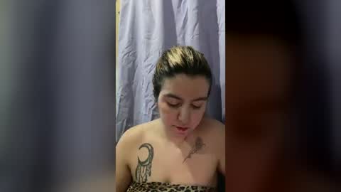 Snapshot of emilyokay chatting on 07/17/26, 04:41 Emily babe online show from 07/17/26, 04:41