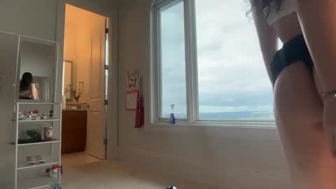 Snapshot of emilyparkerrr chatting on 02/27/26, 10:43 emilyparkerrr online show from 02/27/26, 10:43