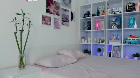 Hey i am  Emily     am -  pm online show from 04/17/26, 05:16