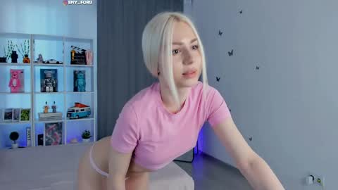 Snapshot of emilyrighter chatting on 05/22/26, 05:07 Hey i am Emily am - pm online show from 05/22/26, 05:07
