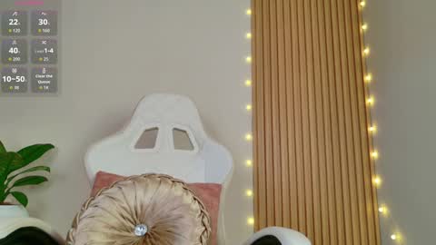 Emily  online show from 11/09/25, 09:51