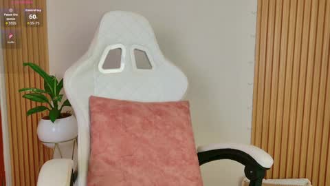 Emily  online show from 11/11/25, 09:42