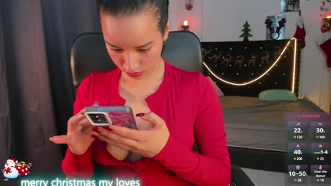 Snapshot of emilyrousex chatting on 12/30/24, 03:35 emilyrousex online show from 12/30/24, 03:35