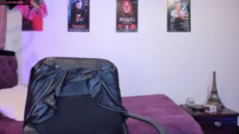 Snapshot of emilyrymer chatting on 02/02/25, 06:53 Emily Support me to have 100 likes plx online show from 02/02/25, 06:53