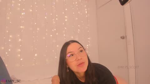Snapshot of emilys_scott chatting on 01/27/25, 02:02 Emy online show from 01/27/25, 02:02