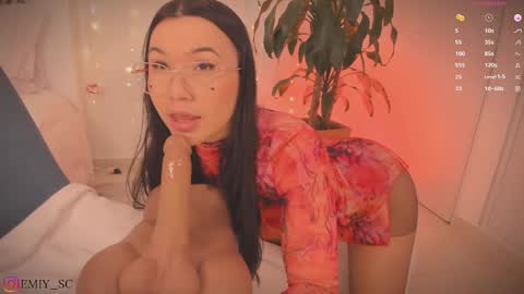 Snapshot of emilys_scott chatting on 03/10/25, 02:05 Emy online show from 03/10/25, 02:05