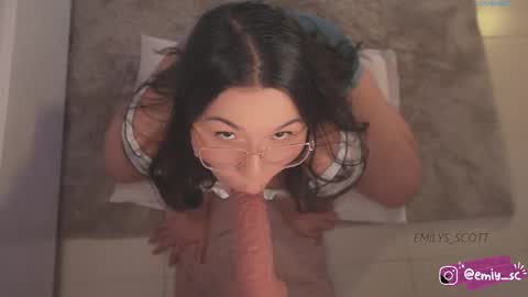 Snapshot of emilys_scott chatting on 10/03/25, 02:03 Emy online show from 10/03/25, 02:03