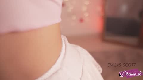 Snapshot of emilys_scott chatting on 01/10/26, 02:19 Emy online show from 01/10/26, 02:19