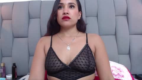 Snapshot of emilysweet2 chatting on 10/10/25, 05:01 emilysweet online show from 10/10/25, 05:01