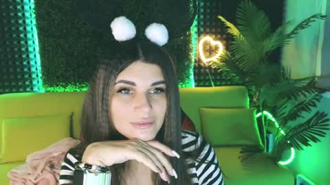 Snapshot of emilytucker chatting on 12/21/24, 01:58 Emily online show from 12/21/24, 01:58