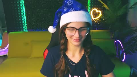 Snapshot of emilytucker chatting on 12/22/24, 01:45 Emily online show from 12/22/24, 01:45