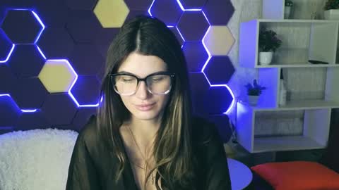 Snapshot of emilytucker chatting on 01/15/25, 01:23 Emily online show from 01/15/25, 01:23
