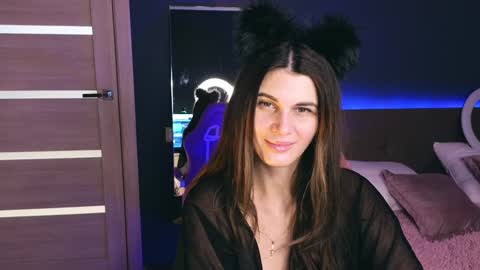 Snapshot of emilytucker chatting on 01/19/25, 01:43 Emily online show from 01/19/25, 01:43