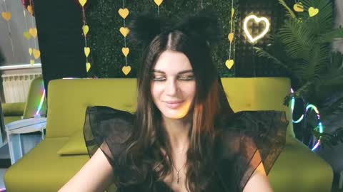 Snapshot of emilytucker chatting on 02/17/25, 04:31 Emily online show from 02/17/25, 04:31