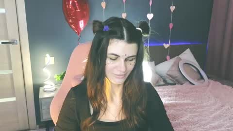Snapshot of emilytucker chatting on 02/19/25, 07:28 Emily online show from 02/19/25, 07:28