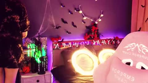 Emily online show from 10/29/25, 02:25