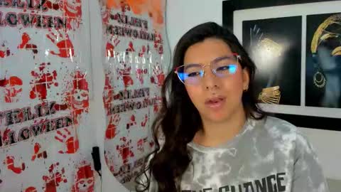 emilyy_cooperr online show from 10/23/25, 12:04