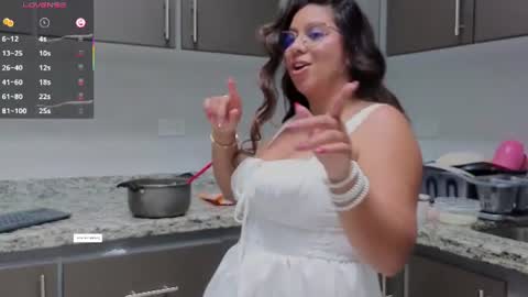 Snapshot of emilyy_cooperr chatting on 06/12/26, 01:10 emilyy_cooperr online show from 06/12/26, 01:10