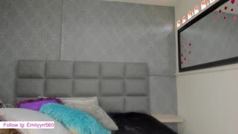emilyy_r online show from 03/19/26, 07:07