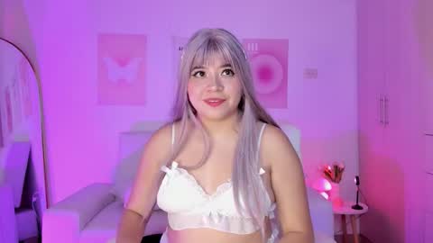 Snapshot of emilyycute_ chatting on 03/21/26, 08:19 Emily online show from 03/21/26, 08:19