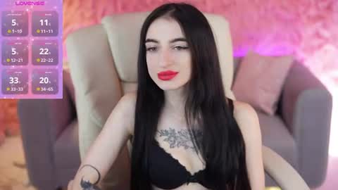 Snapshot of emilyymoon chatting on 06/21/26, 06:38 emilyymoon online show from 06/21/26, 06:38