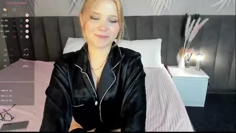 Snapshot of emilyyy_vibe chatting on 06/15/26, 09:22 emilyyy_vibe online show from 06/15/26, 09:22