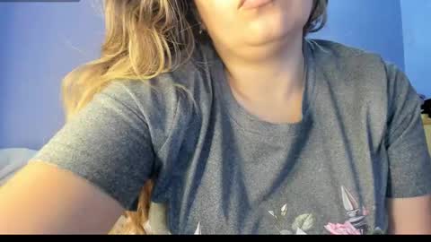 Snapshot of emira199 chatting on 11/02/25, 03:53 emira199 online show from 11/02/25, 03:53