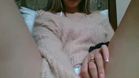 emma_991 online show from 01/05/25, 12:42