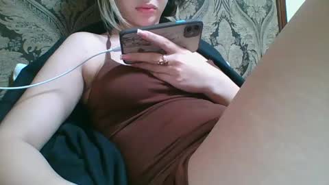 emma_991 online show from 01/23/25, 03:22