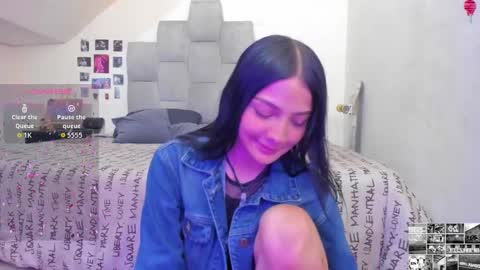 Snapshot of emma__15 chatting on 09/19/25, 07:14 emma  online show from 09/19/25, 07:14