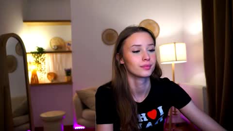 Snapshot of emma__cutiee chatting on 12/11/24, 06:25 Your Emma online show from 12/11/24, 06:25