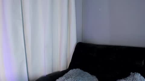 emma__hills_ online show from 09/10/25, 09:59