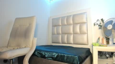 Snapshot of emma__js_ chatting on 02/13/26, 04:36 emma__js_ online show from 02/13/26, 04:36